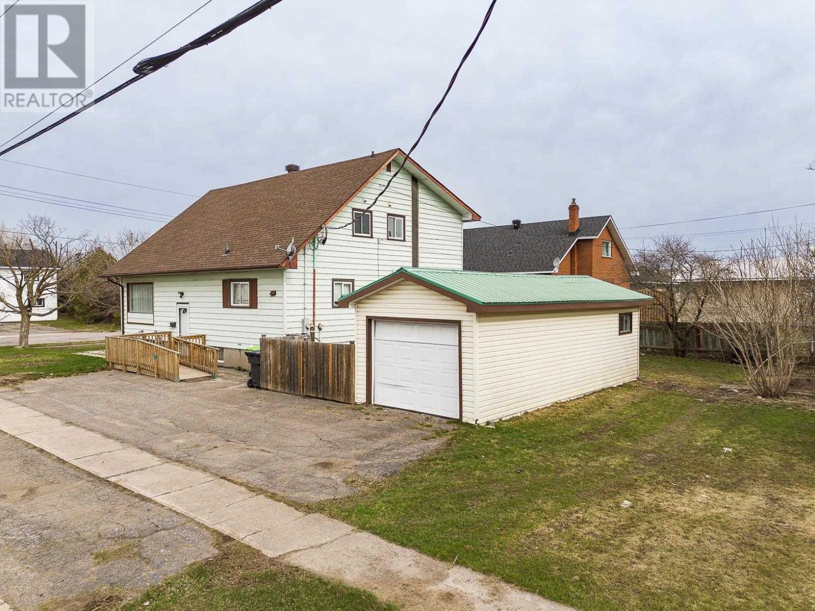 168 Prentice Ave, Sault Ste. Marie, Ontario  P6C 4P9 - Photo 2 - SM250914