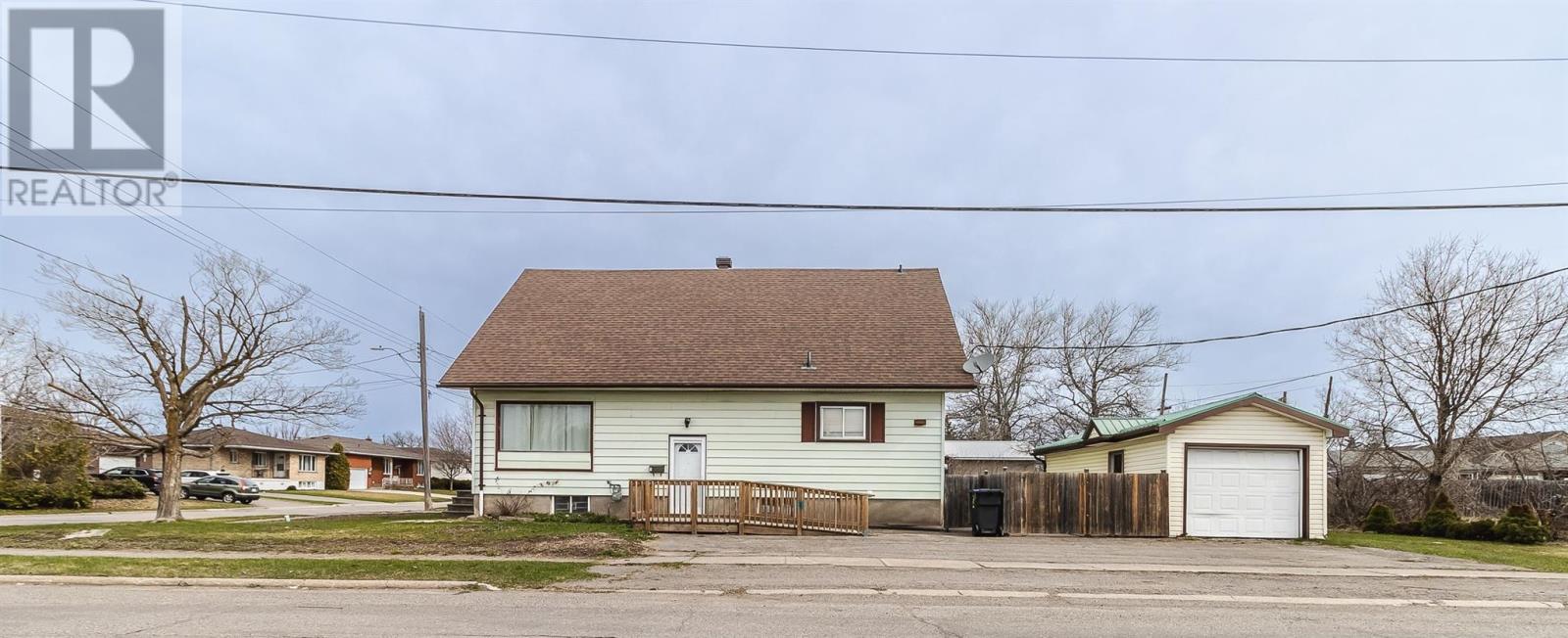 168 Prentice Ave, Sault Ste. Marie, Ontario  P6C 4P9 - Photo 3 - SM250914
