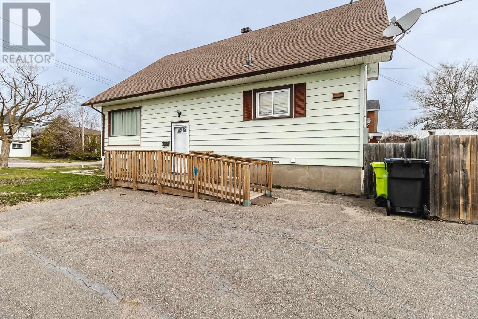 168 Prentice Ave, Sault Ste. Marie, Ontario  P6C 4P9 - Photo 5 - SM250914