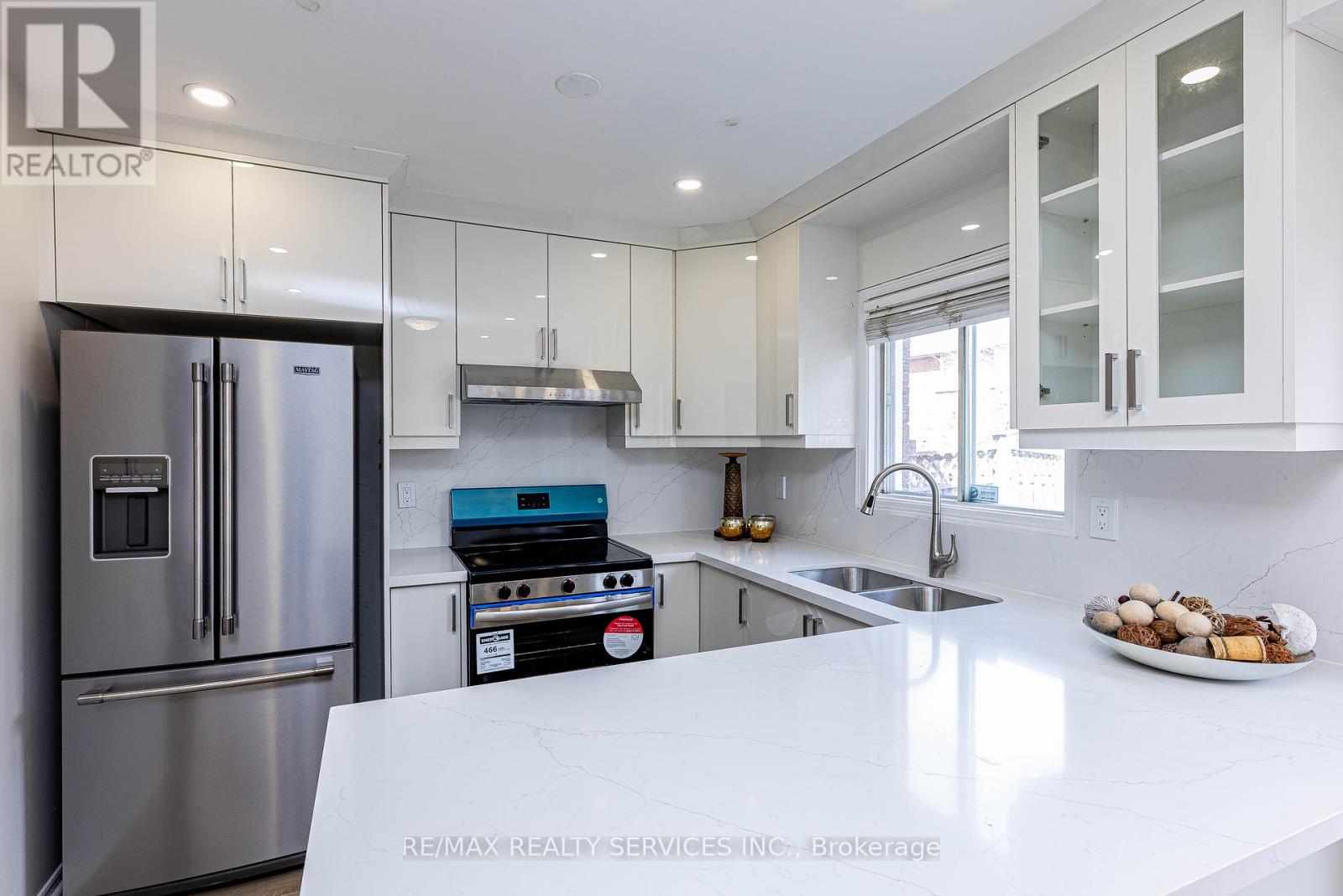 98 Lent Crescent, Brampton, Ontario  L6Y 4X7 - Photo 10 - W12211446