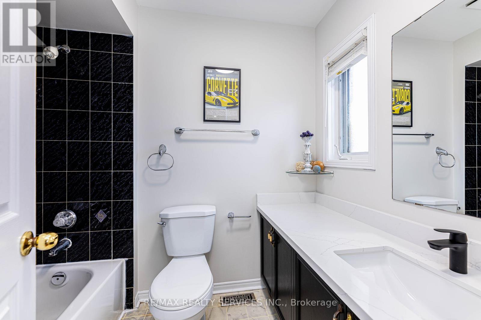 98 Lent Crescent, Brampton, Ontario  L6Y 4X7 - Photo 17 - W12211446