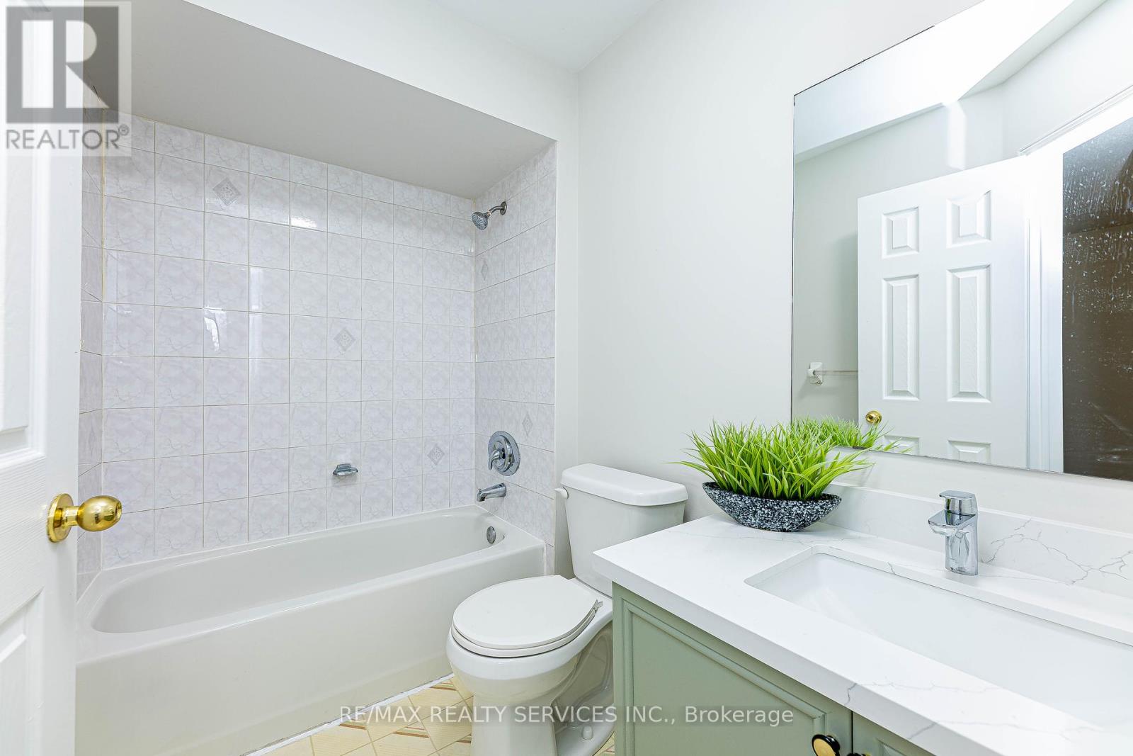 98 Lent Crescent, Brampton, Ontario  L6Y 4X7 - Photo 22 - W12211446