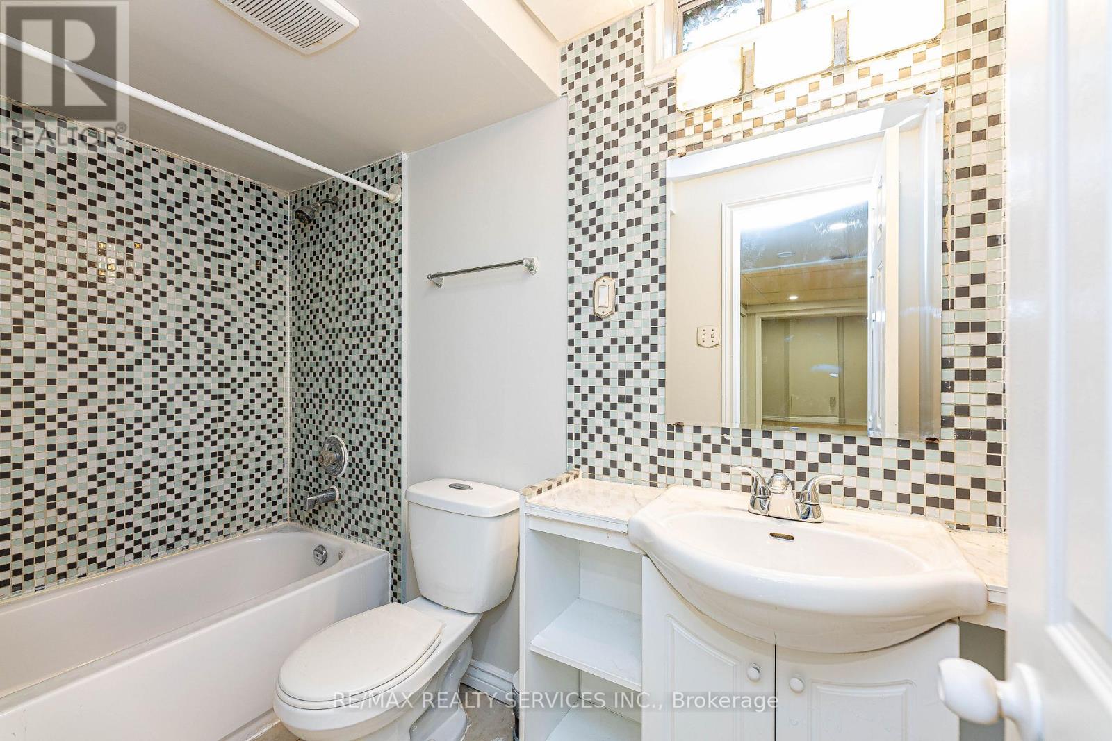 98 Lent Crescent, Brampton, Ontario  L6Y 4X7 - Photo 30 - W12211446