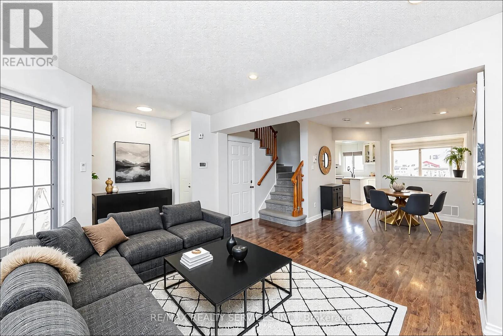 98 Lent Crescent, Brampton, Ontario  L6Y 4X7 - Photo 4 - W12211446