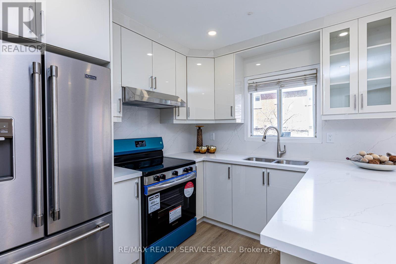 98 Lent Crescent, Brampton, Ontario  L6Y 4X7 - Photo 8 - W12211446