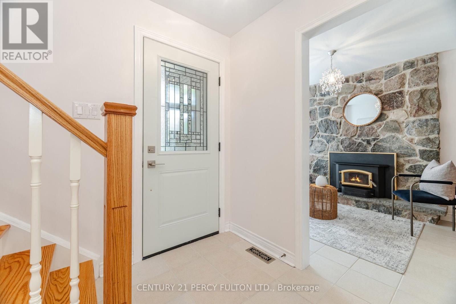 541 Creekview Circle, Pickering (West Shore), Ontario  L1W 2Z9 - Photo 4 - E12210349