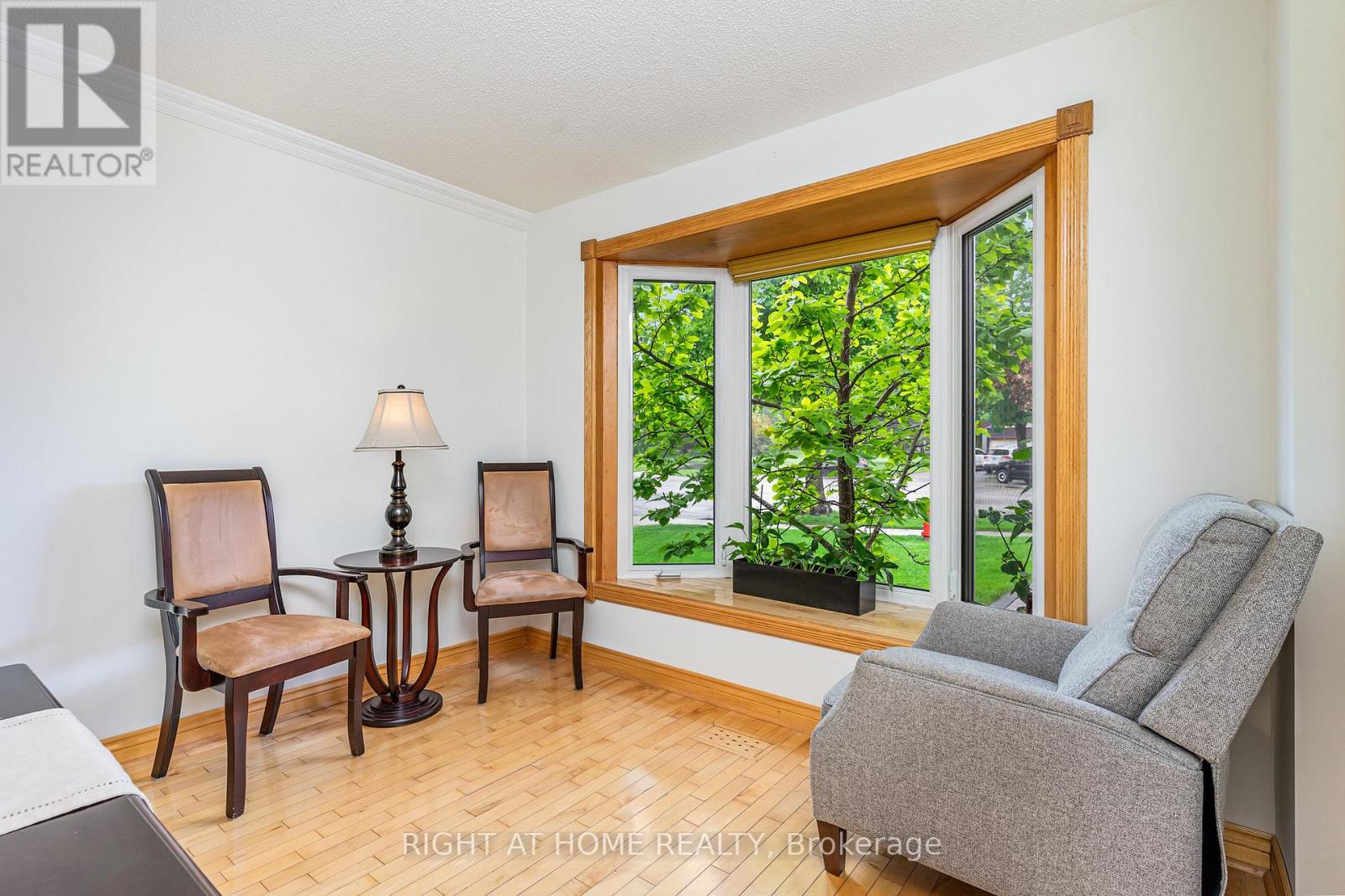 6829 Markwood Place, Mississauga, Ontario  L5N 4K7 - Photo 4 - W12170538