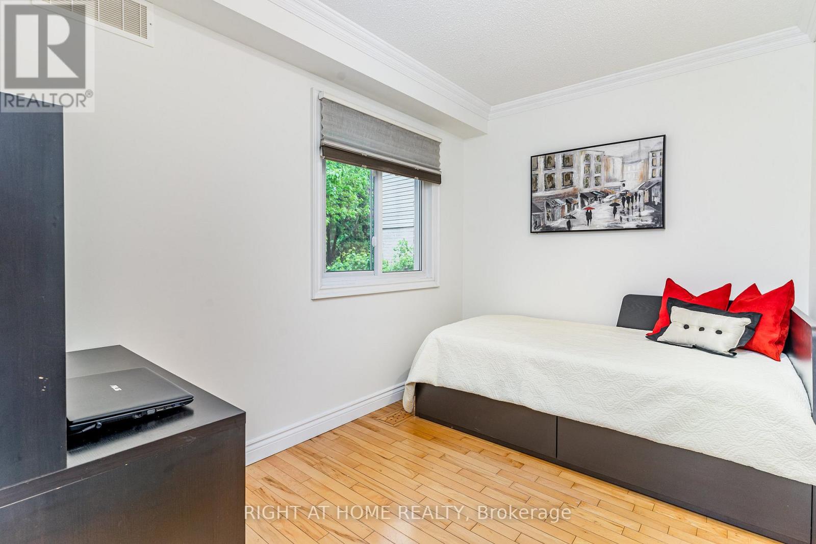 6829 Markwood Place, Mississauga, Ontario  L5N 4K7 - Photo 5 - W12170538