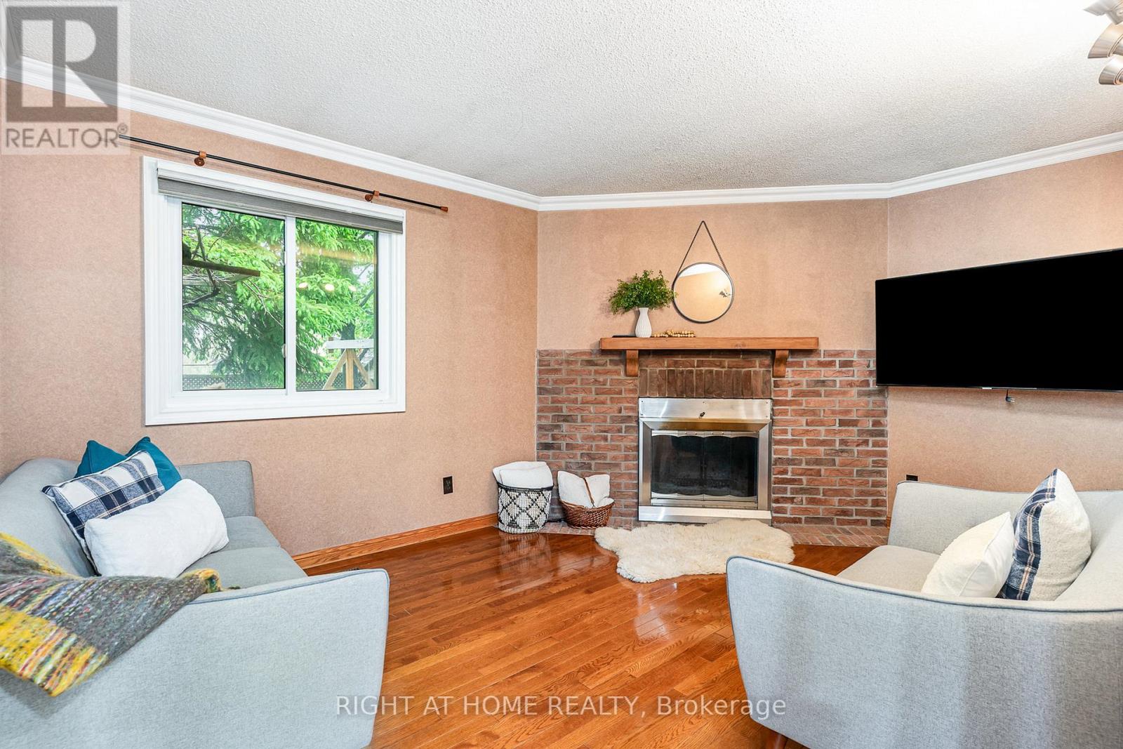 6829 Markwood Place, Mississauga, Ontario  L5N 4K7 - Photo 6 - W12170538