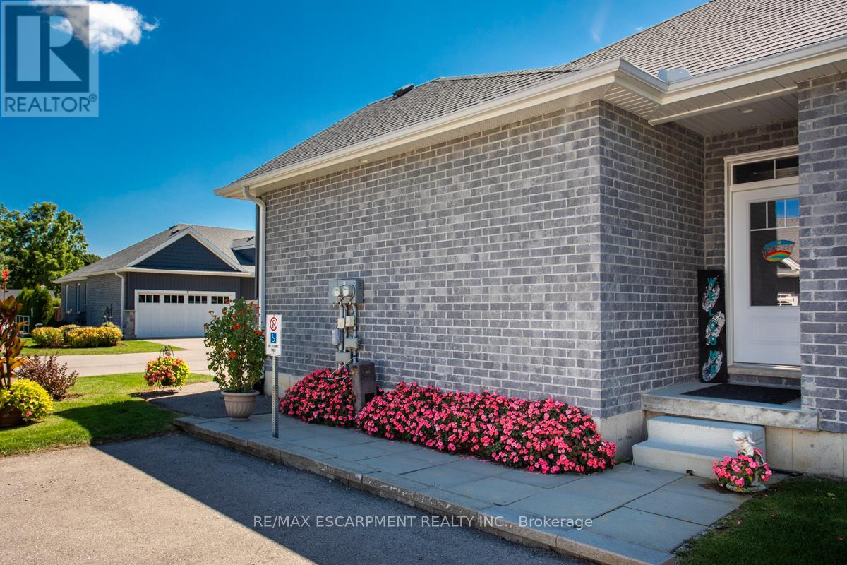 13 - 418 Nelson Street, Norfolk (Port Dover), Ontario  N0A 1N0 - Photo 6 - X12211438