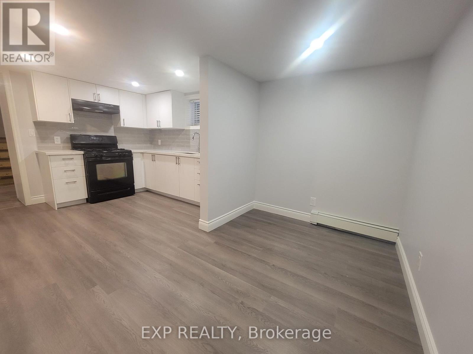135 Balsam Avenue S, Hamilton, Ontario  L8M 3B6 - Photo 11 - X12211452
