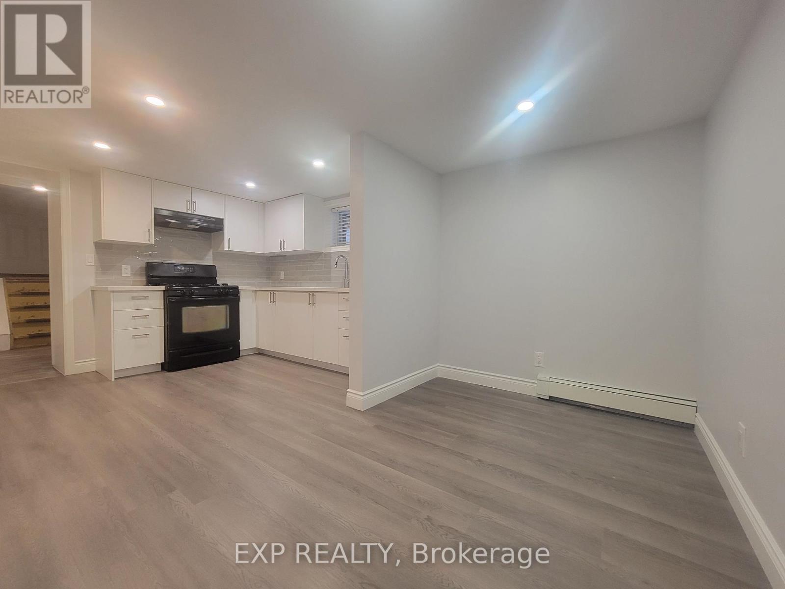135 Balsam Avenue S, Hamilton, Ontario  L8M 3B6 - Photo 12 - X12211452