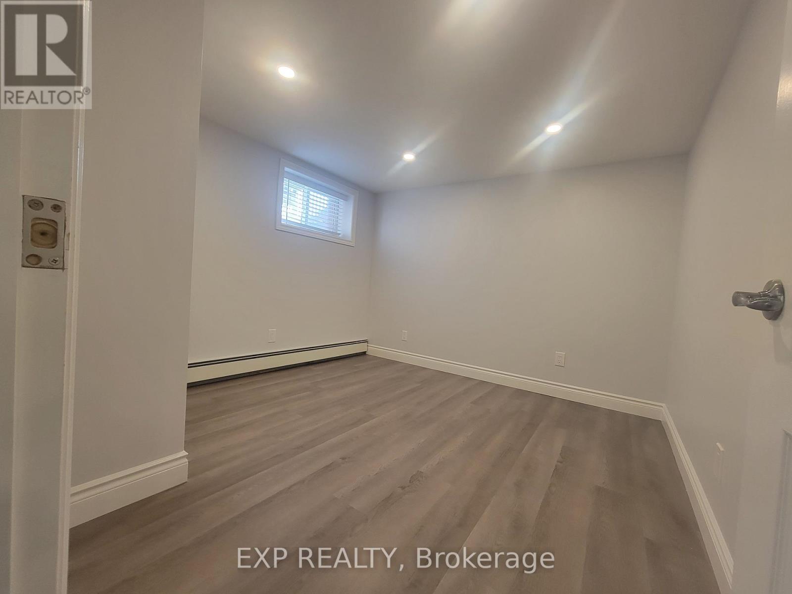 135 Balsam Avenue S, Hamilton, Ontario  L8M 3B6 - Photo 13 - X12211452