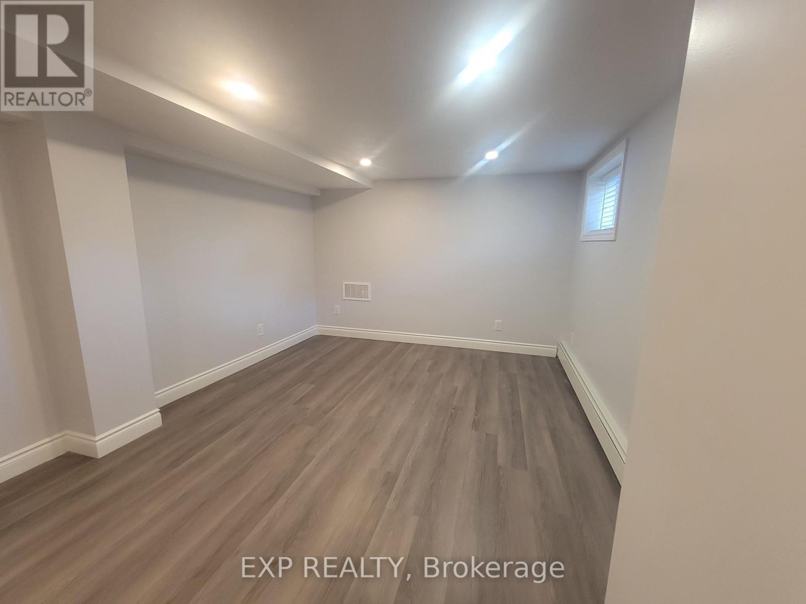 135 Balsam Avenue S, Hamilton, Ontario  L8M 3B6 - Photo 15 - X12211452