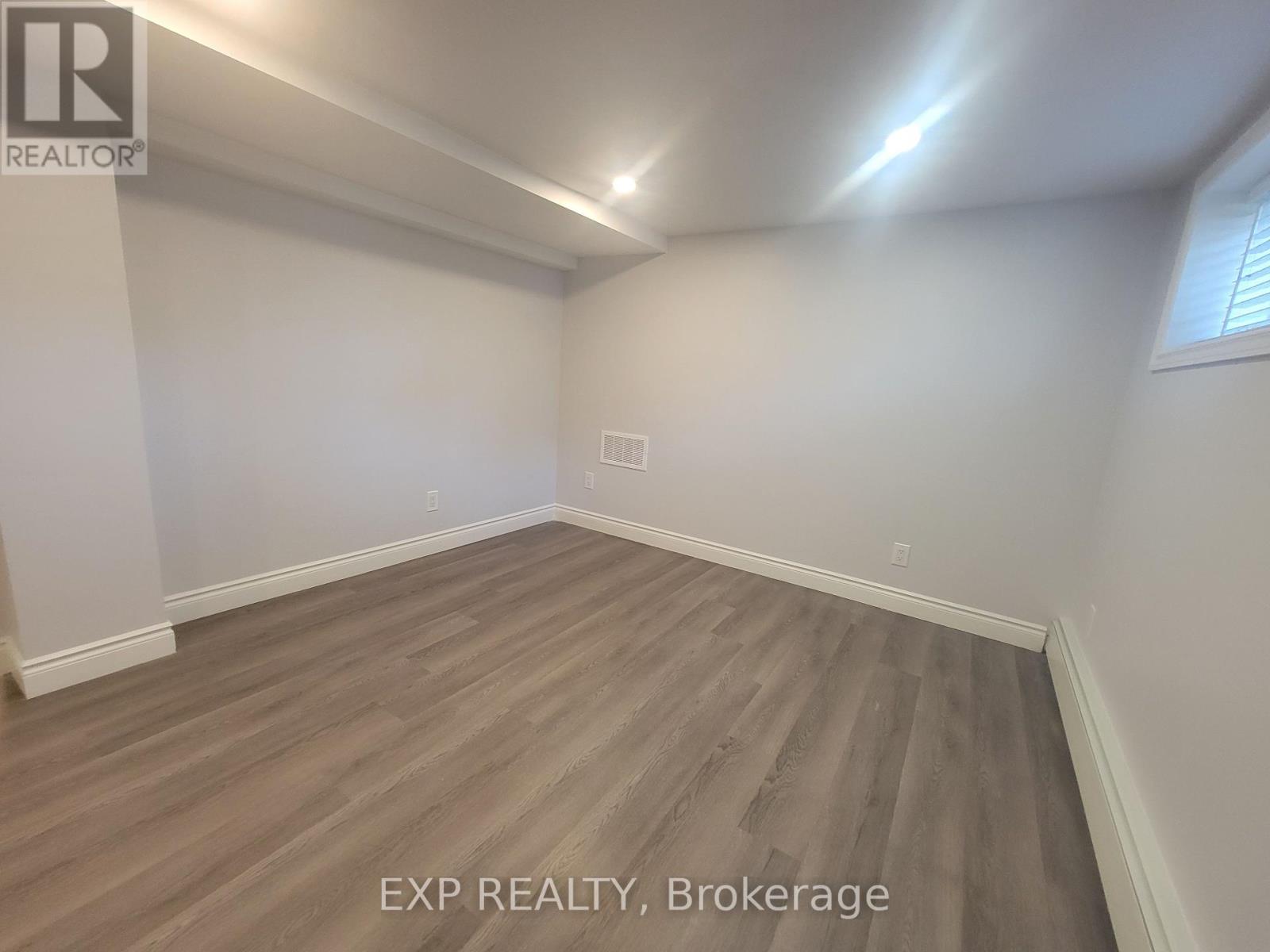 135 Balsam Avenue S, Hamilton, Ontario  L8M 3B6 - Photo 18 - X12211452