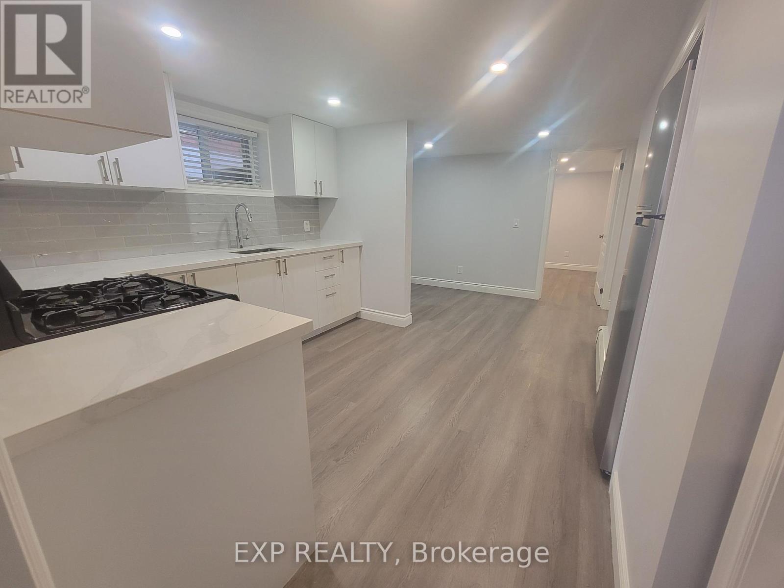 135 Balsam Avenue S, Hamilton, Ontario  L8M 3B6 - Photo 4 - X12211452