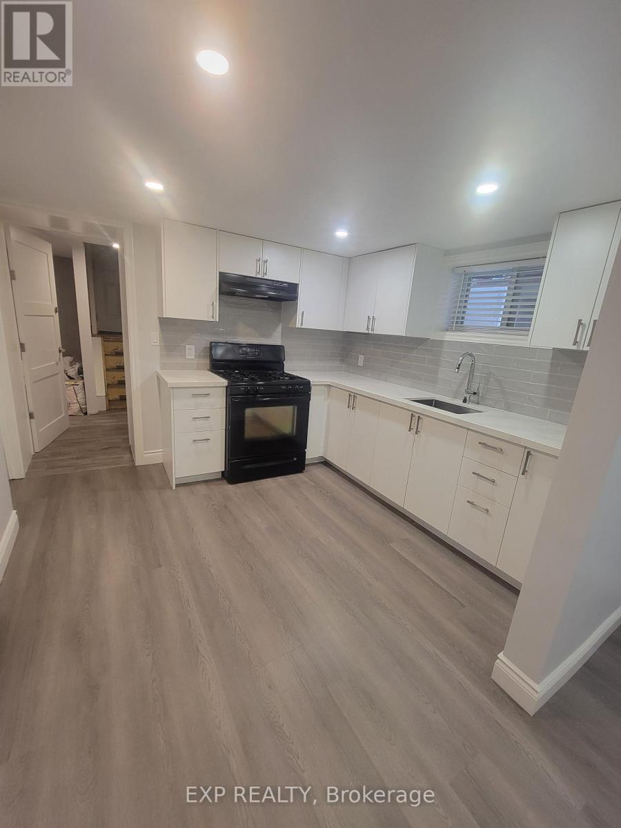 135 Balsam Avenue S, Hamilton, Ontario  L8M 3B6 - Photo 6 - X12211452