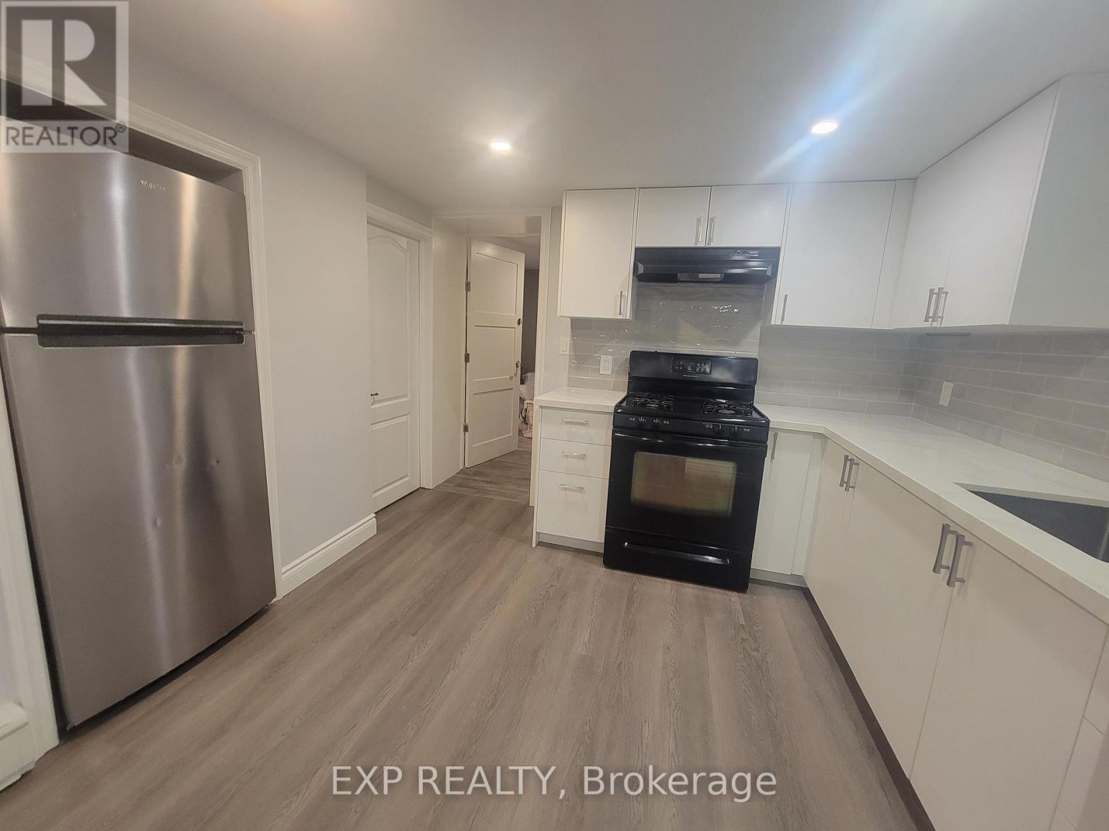 135 Balsam Avenue S, Hamilton, Ontario  L8M 3B6 - Photo 7 - X12211452
