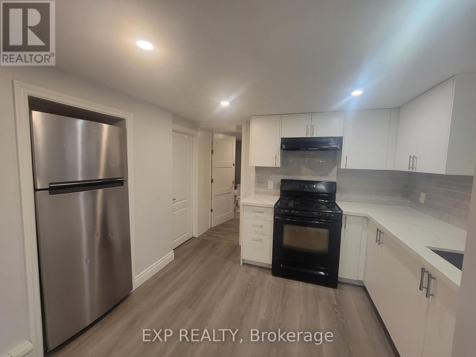 135 Balsam Avenue S, Hamilton, Ontario  L8M 3B6 - Photo 8 - X12211452