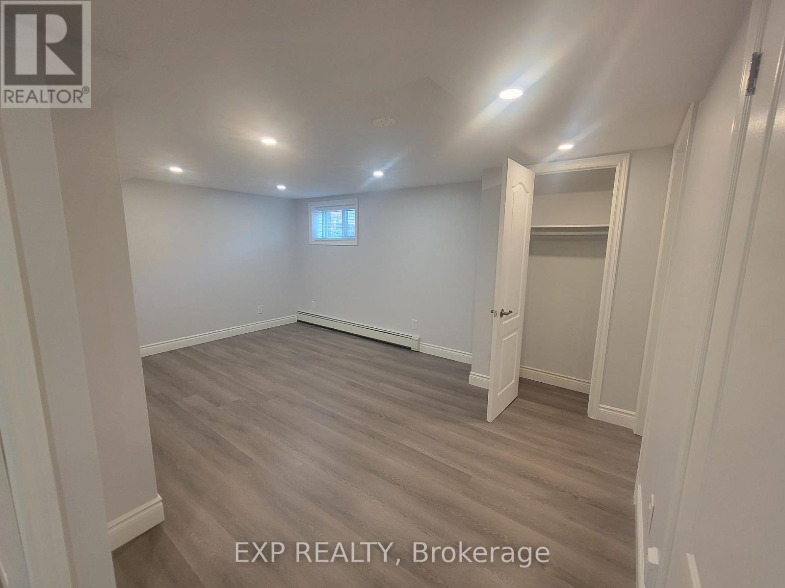 135 Balsam Avenue S, Hamilton, Ontario  L8M 3B6 - Photo 9 - X12211452