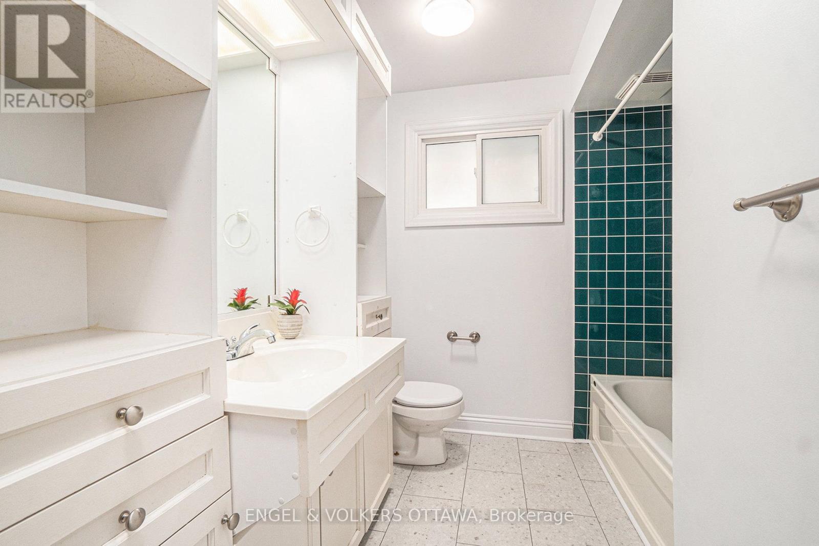 886 Ivanhoe Avenue, Ottawa, Ontario  K2B 5S5 - Photo 10 - X12211460