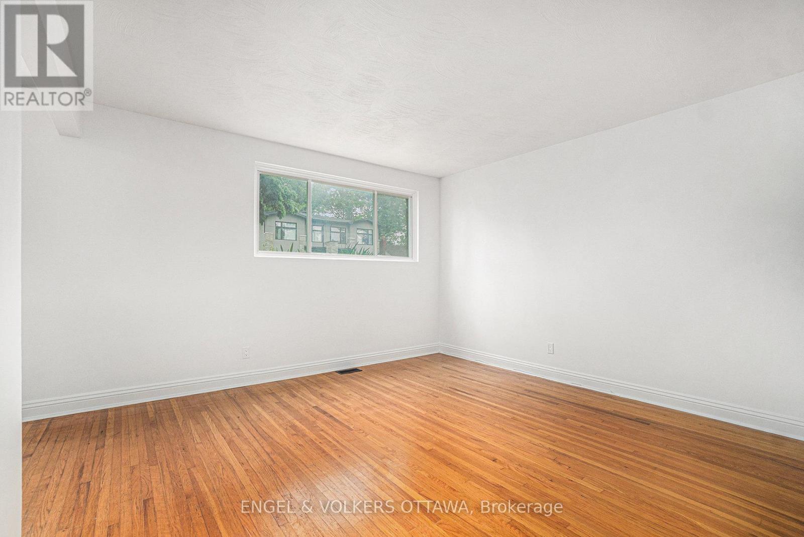 886 Ivanhoe Avenue, Ottawa, Ontario  K2B 5S5 - Photo 13 - X12211460