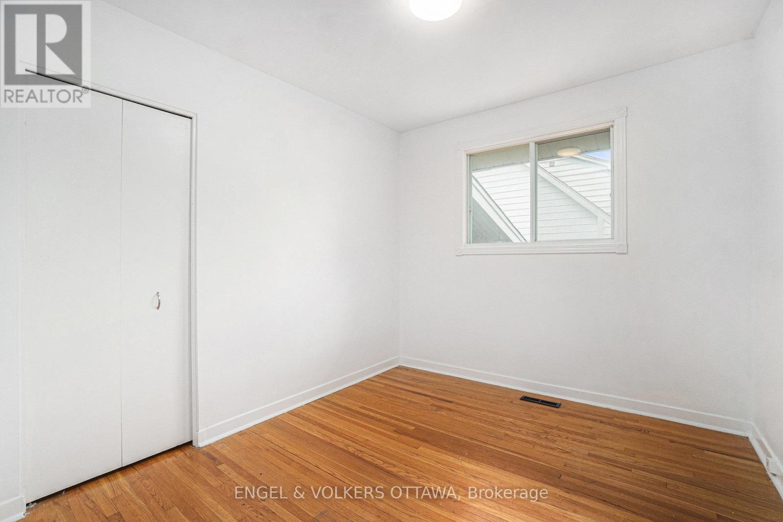 886 Ivanhoe Avenue, Ottawa, Ontario  K2B 5S5 - Photo 14 - X12211460