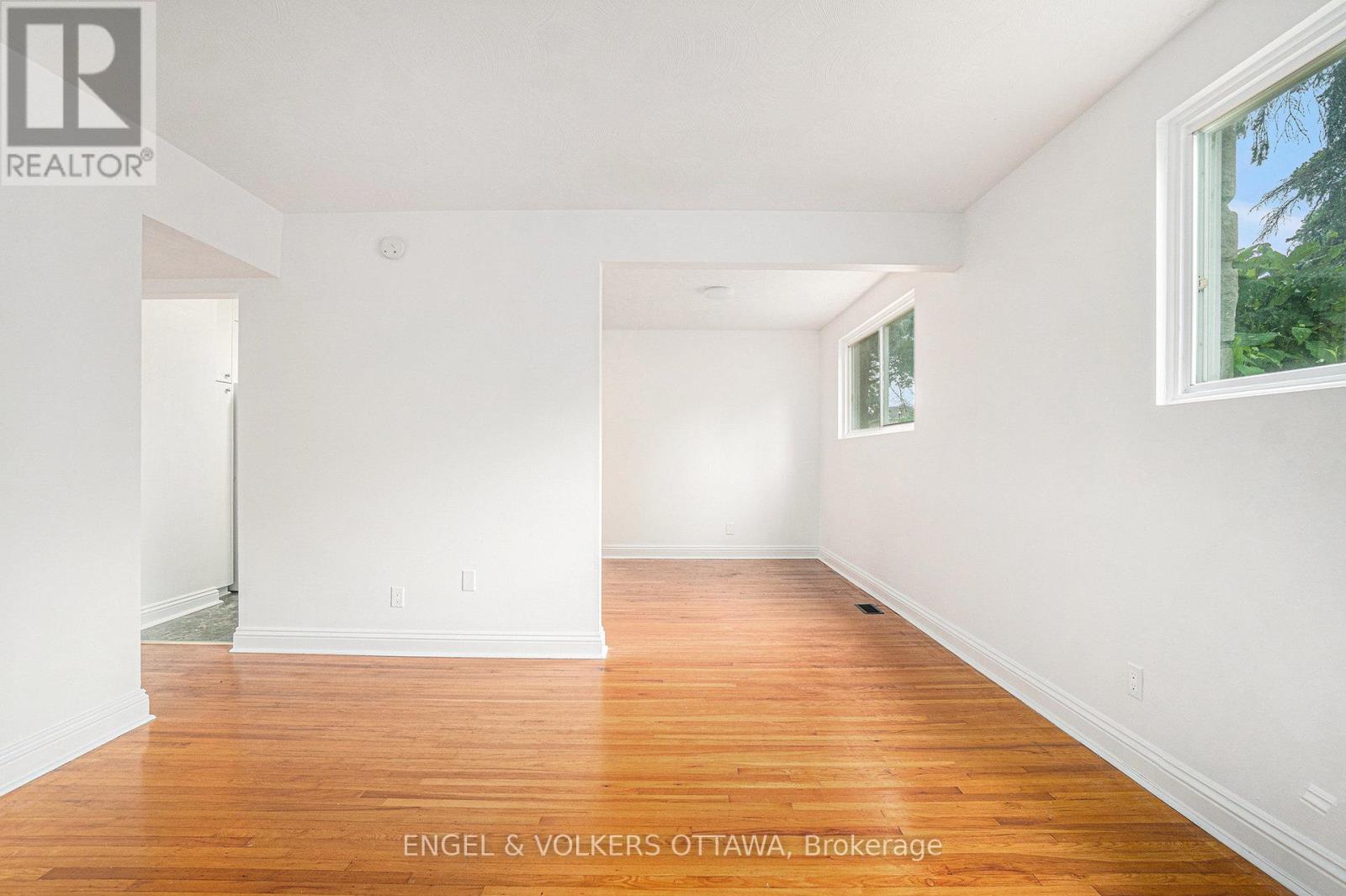 886 Ivanhoe Avenue, Ottawa, Ontario  K2B 5S5 - Photo 16 - X12211460