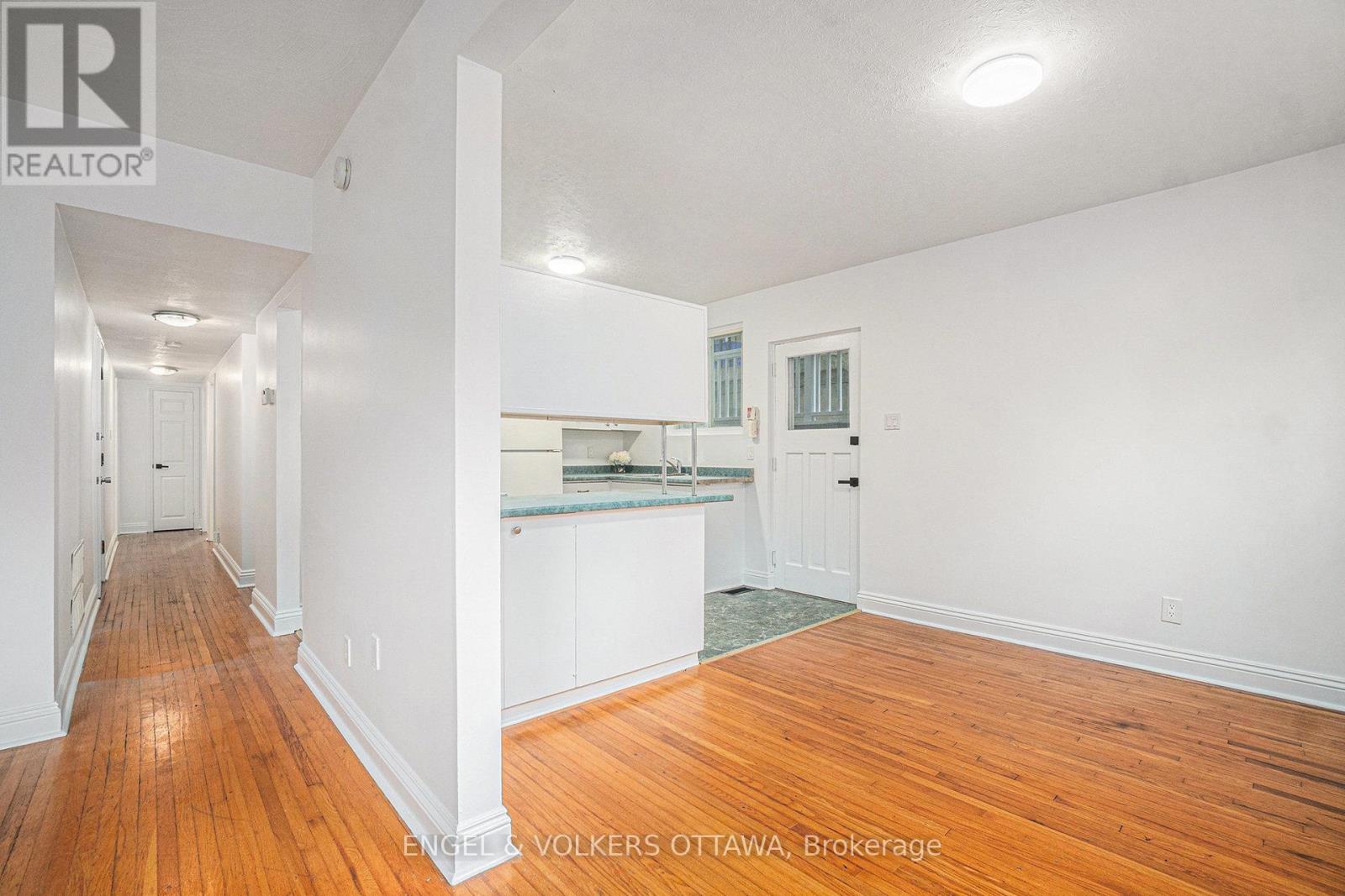 886 Ivanhoe Avenue, Ottawa, Ontario  K2B 5S5 - Photo 17 - X12211460