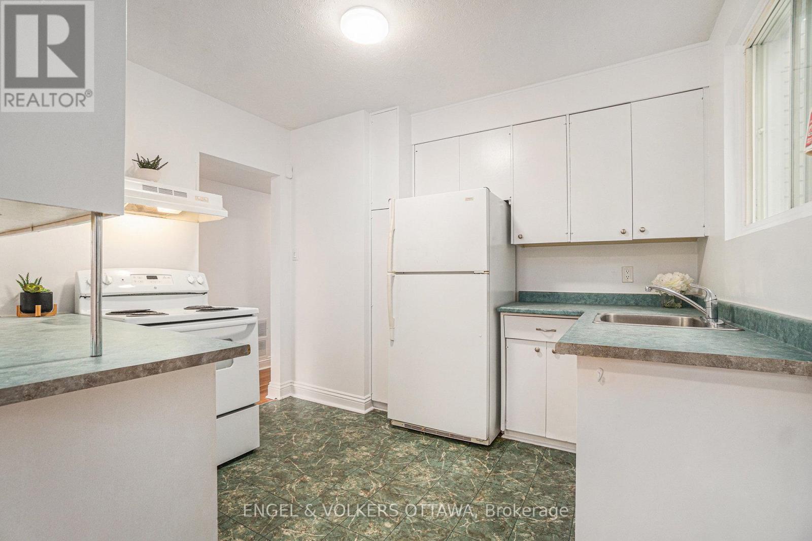 886 Ivanhoe Avenue, Ottawa, Ontario  K2B 5S5 - Photo 18 - X12211460