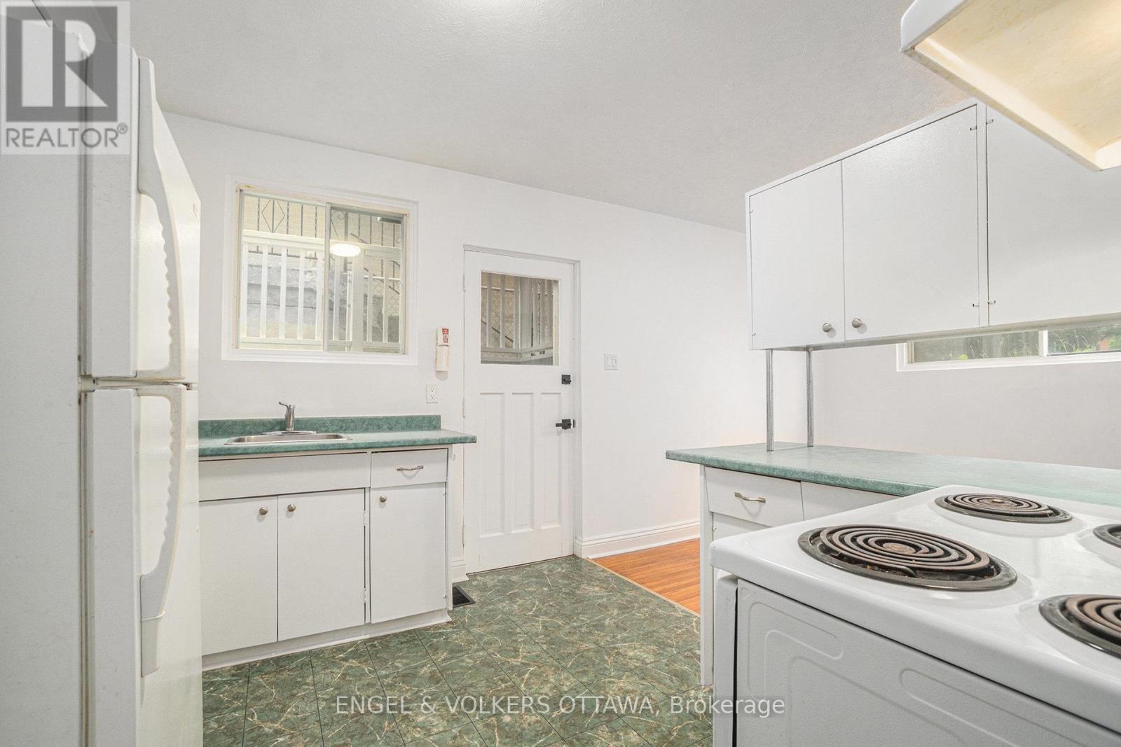 886 Ivanhoe Avenue, Ottawa, Ontario  K2B 5S5 - Photo 19 - X12211460