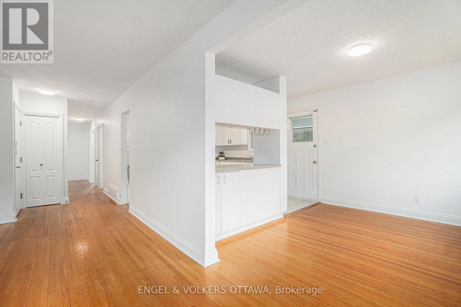 886 Ivanhoe Avenue, Ottawa, Ontario  K2B 5S5 - Photo 20 - X12211460
