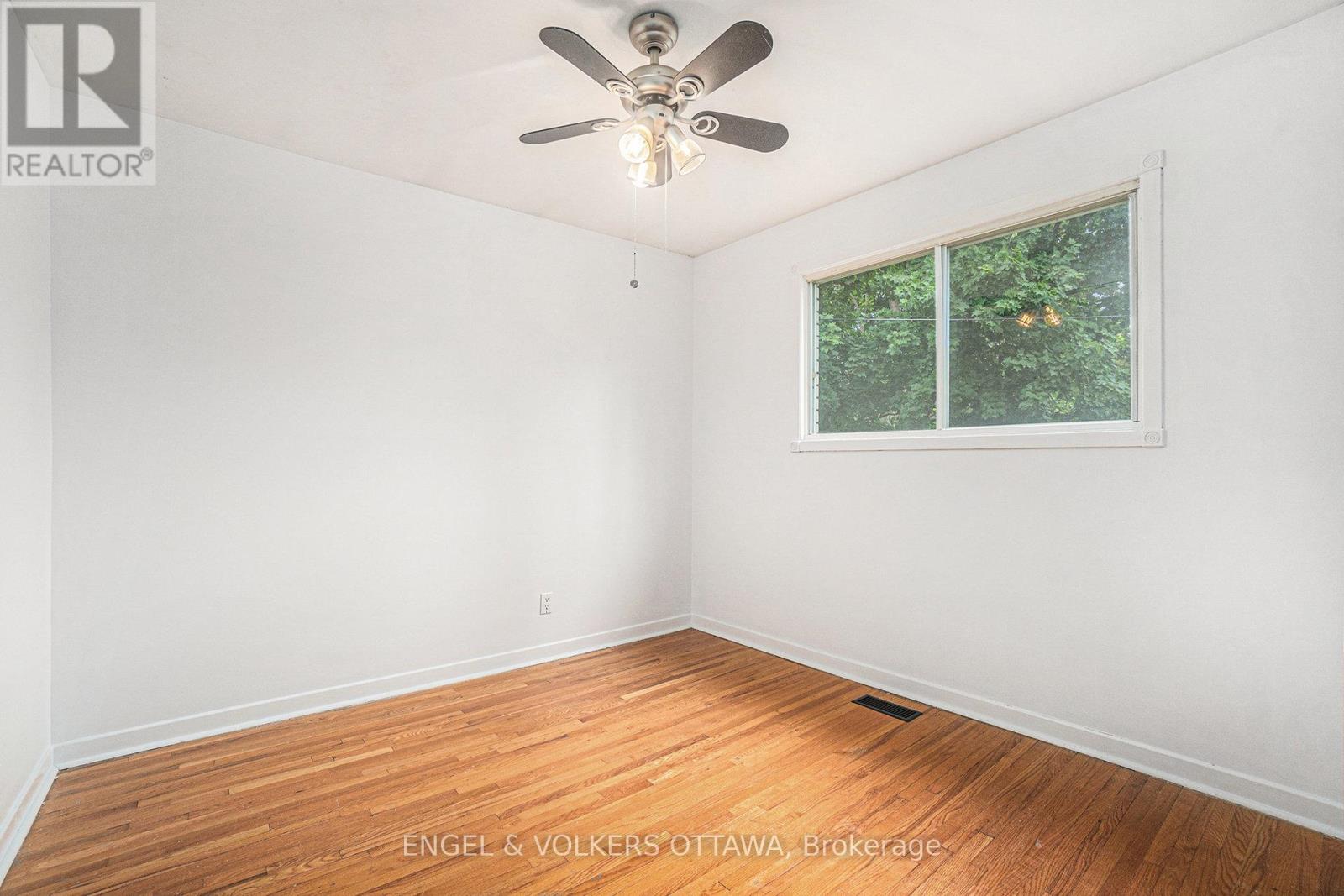886 Ivanhoe Avenue, Ottawa, Ontario  K2B 5S5 - Photo 23 - X12211460