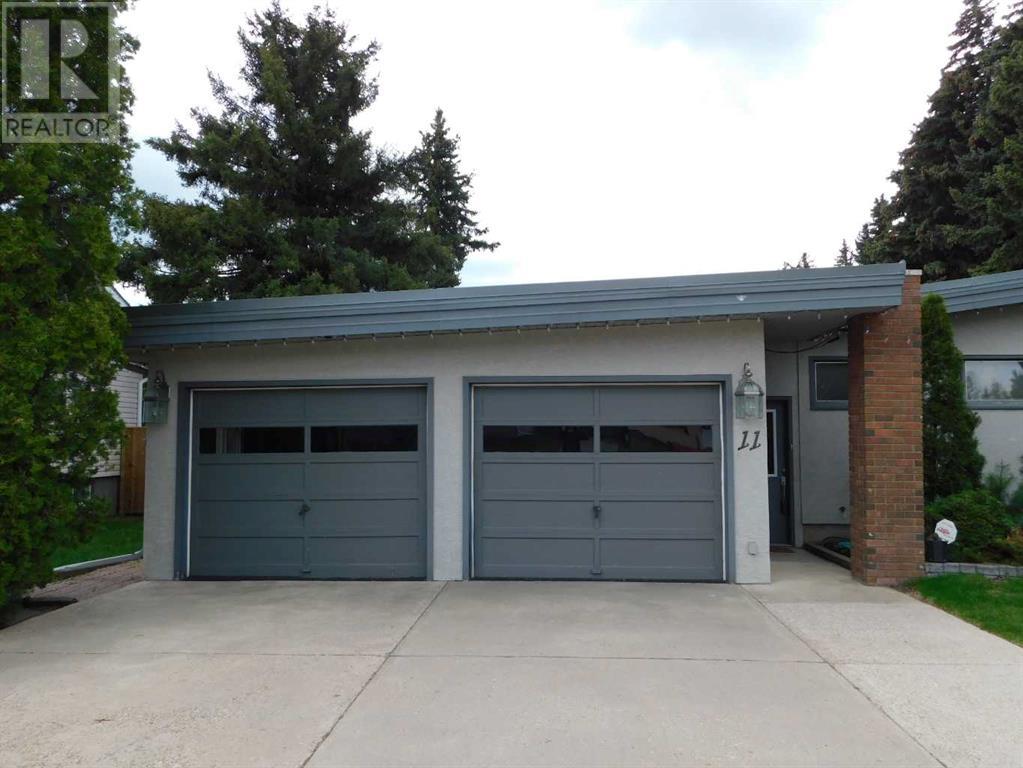 Property at 11 Laurel Place W image 4