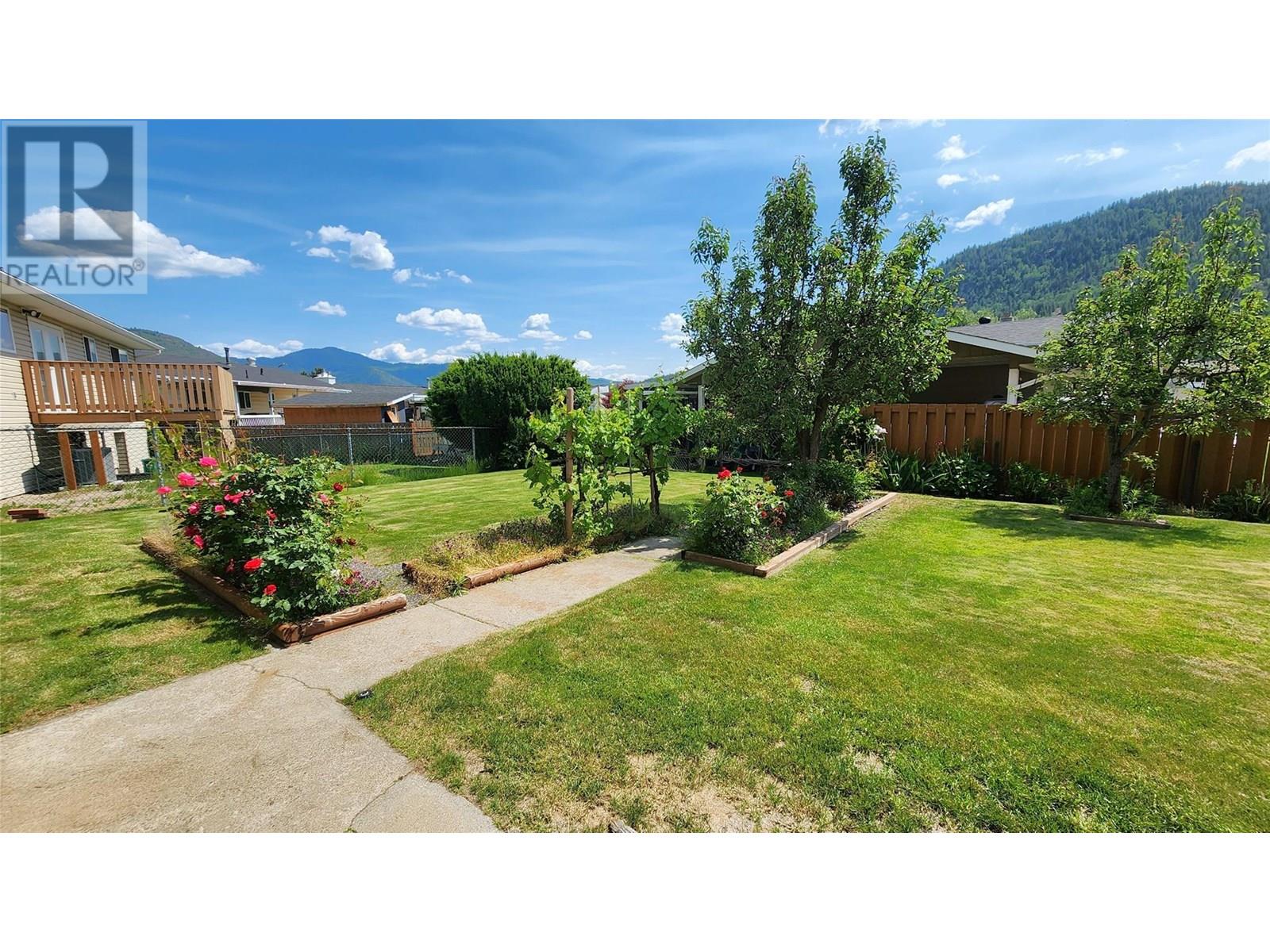 3900 Woodland Drive, Trail, British Columbia  V1R 2V8 - Photo 44 - 10351505