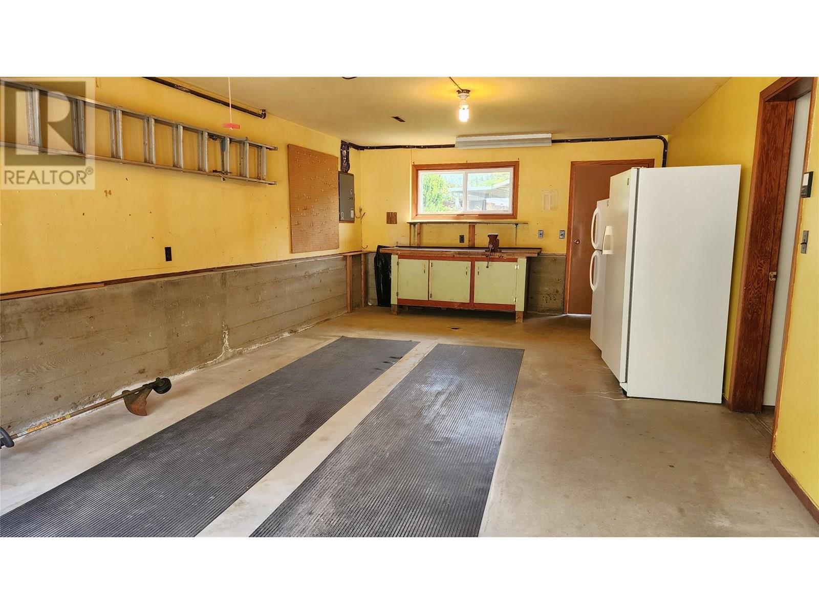 3900 Woodland Drive, Trail, British Columbia  V1R 2V8 - Photo 33 - 10351505