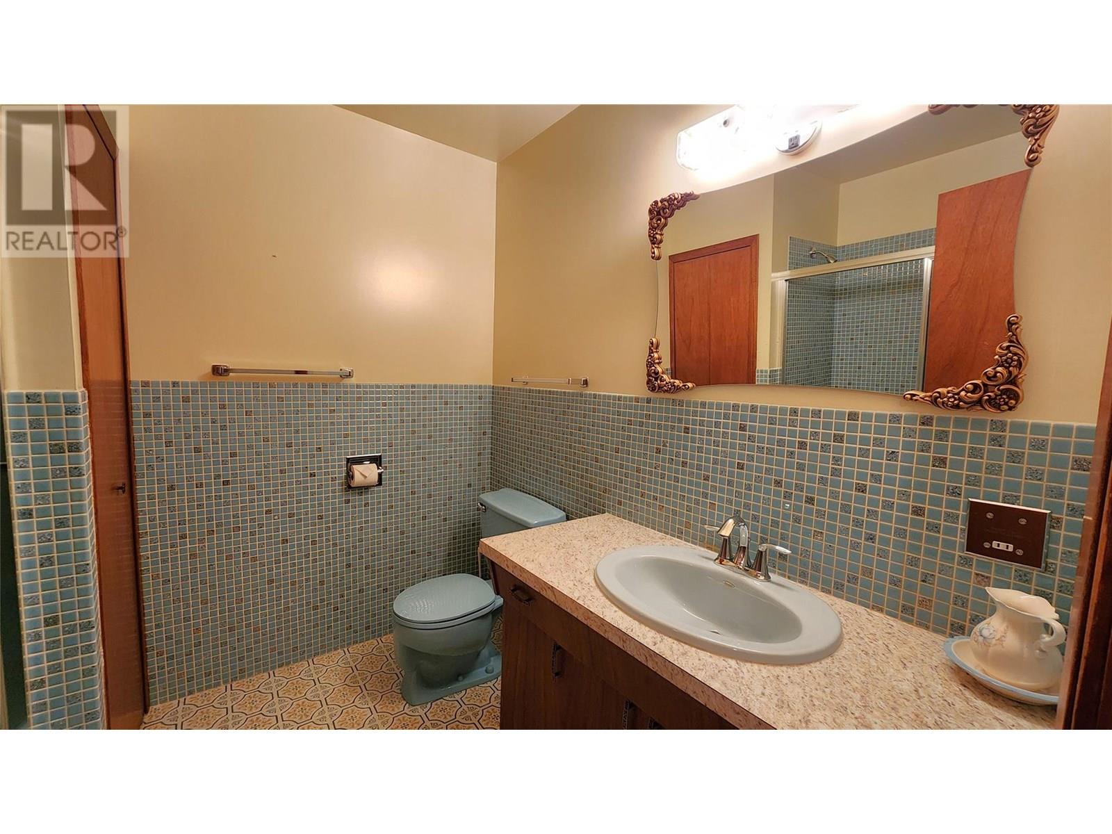 3900 Woodland Drive, Trail, British Columbia  V1R 2V8 - Photo 11 - 10351505
