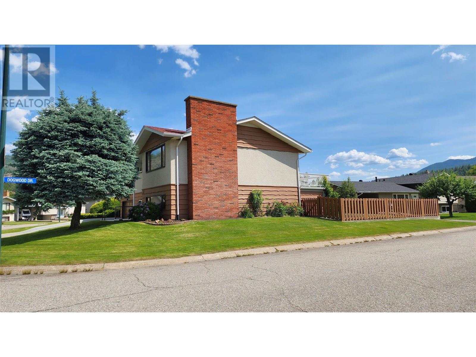 3900 Woodland Drive, Trail, British Columbia  V1R 2V8 - Photo 2 - 10351505