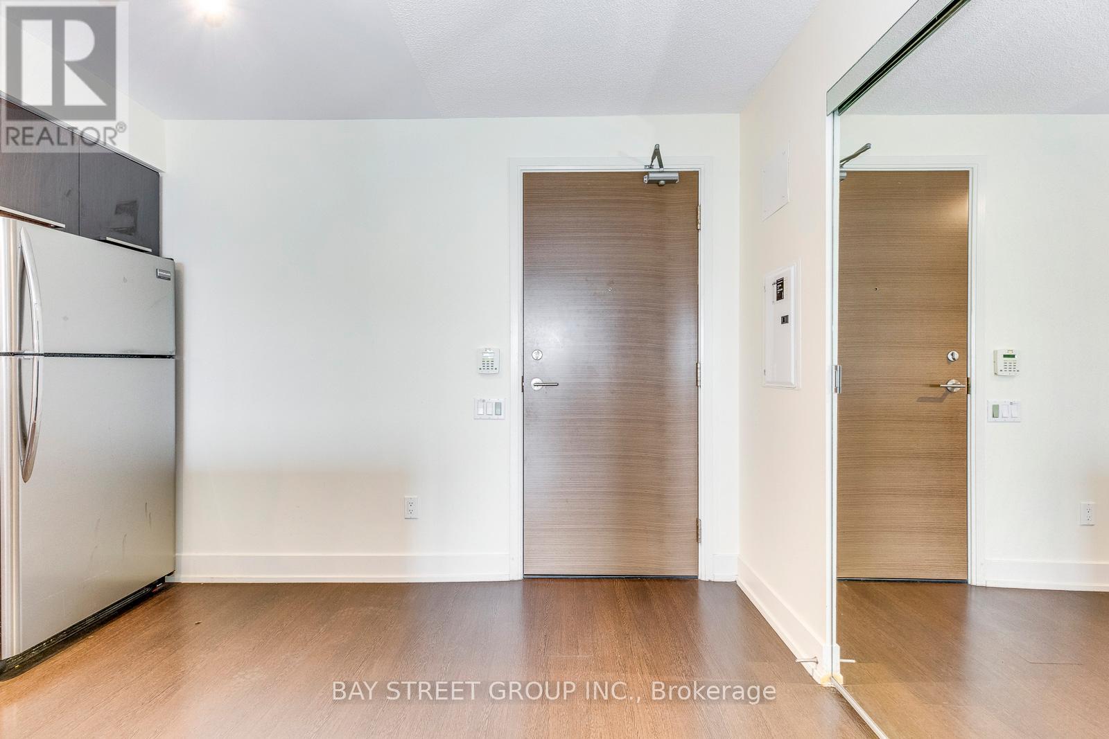 1007 - 23 Sheppard Avenue E, Toronto (Willowdale East), Ontario  M2N 0C8 - Photo 5 - C12211458