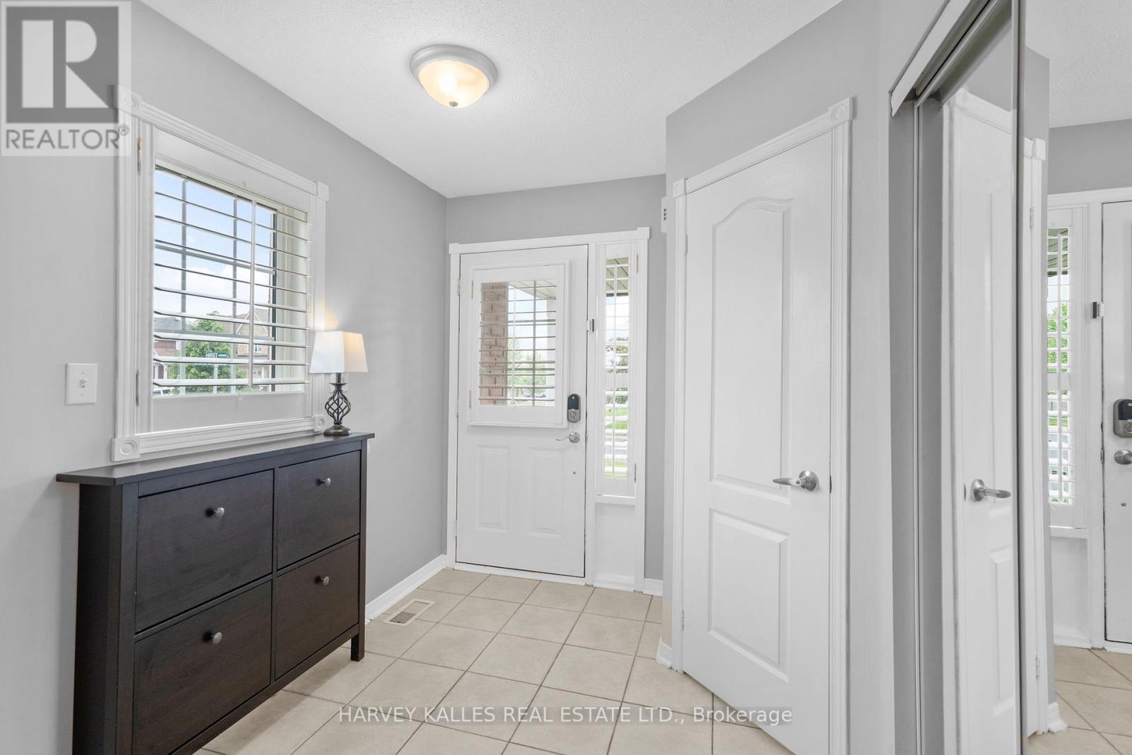 1 Hirst Avenue, Georgina (Keswick South), Ontario  L4P 4E6 - Photo 4 - N12210697