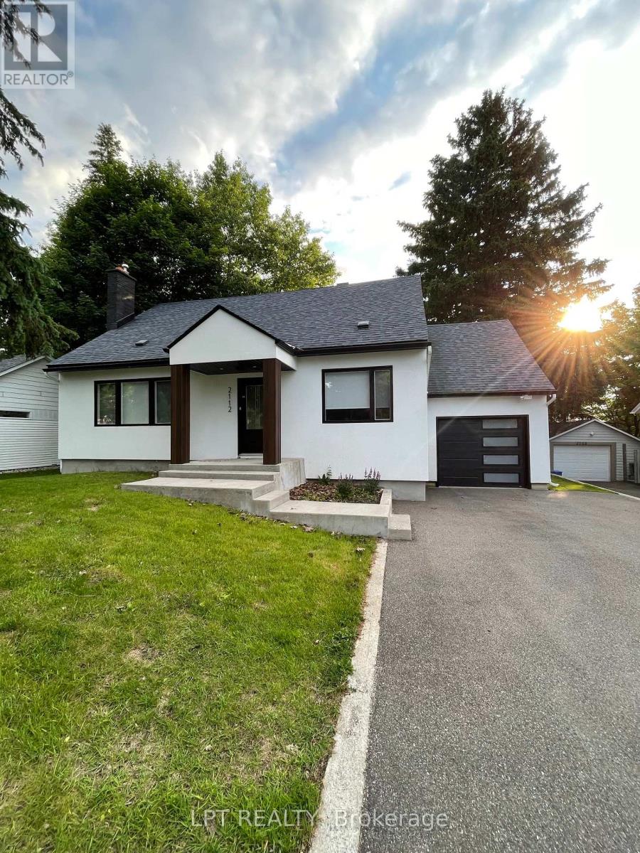 2112 Alta Vista Drive, Ottawa, Ontario  K1H 7L8 - Photo 3 - X12210828