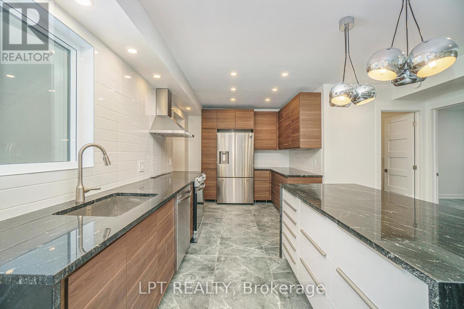 2112 Alta Vista Drive, Ottawa, Ontario  K1H 7L8 - Photo 8 - X12210828