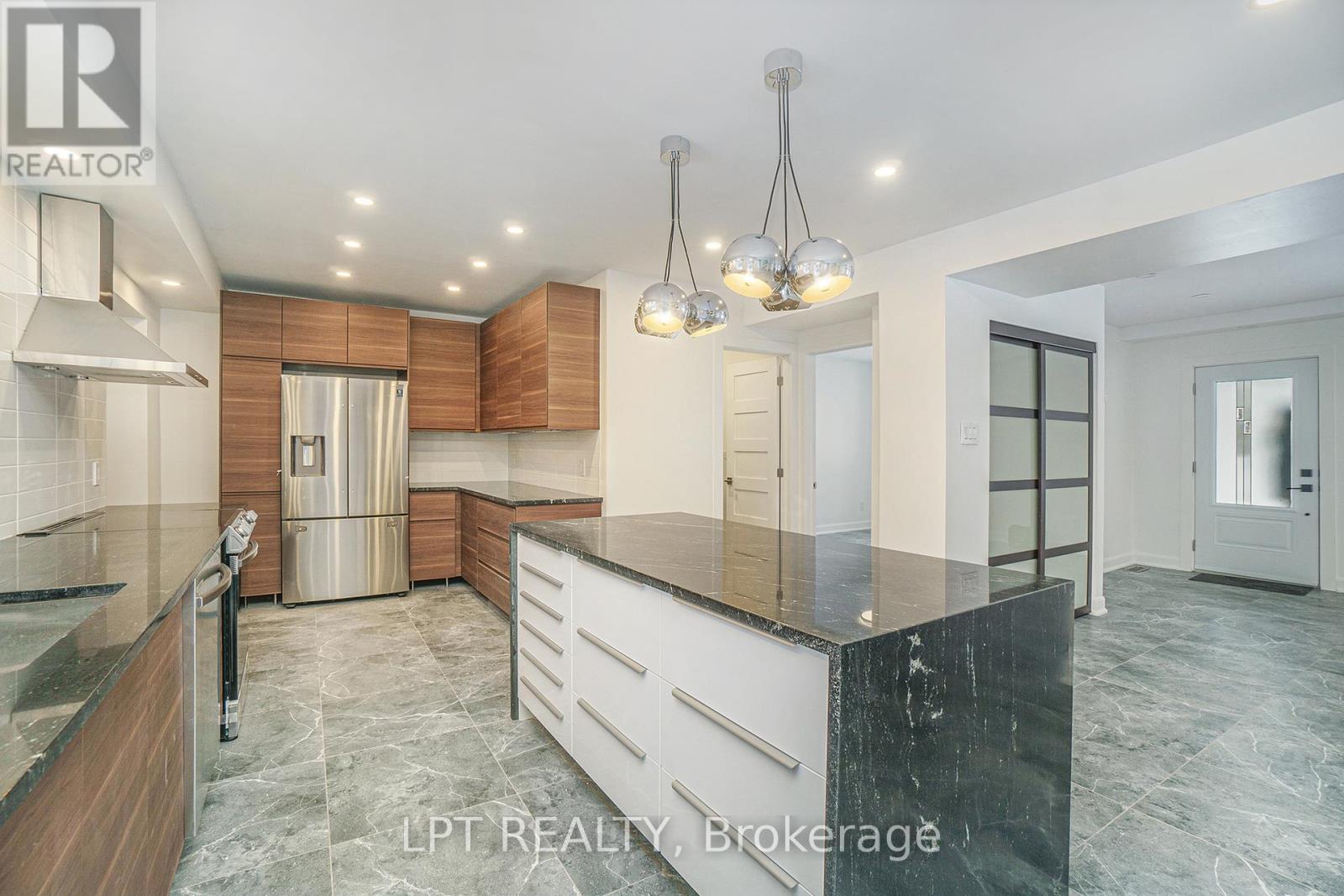 2112 Alta Vista Drive, Ottawa, Ontario  K1H 7L8 - Photo 6 - X12210828