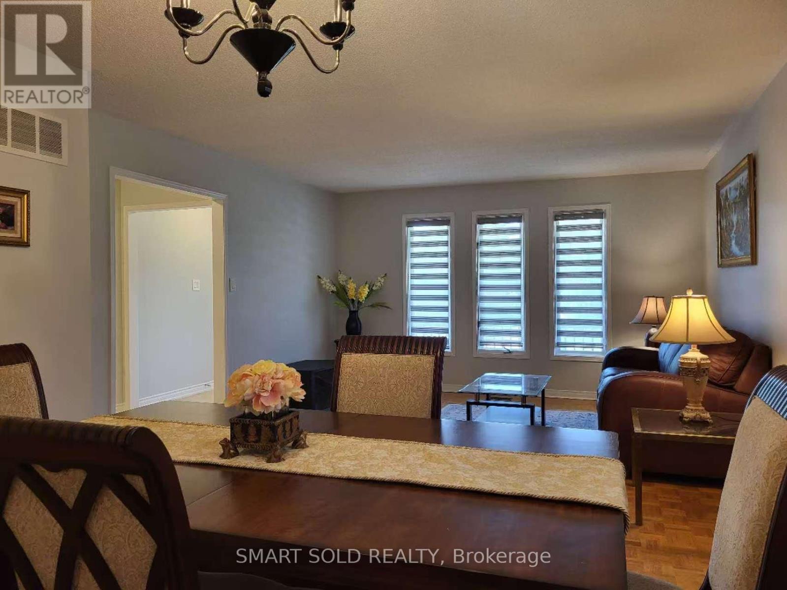 148 Castlehill Road, Vaughan (Maple), Ontario  L6A 1N7 - Photo 5 - N12211473