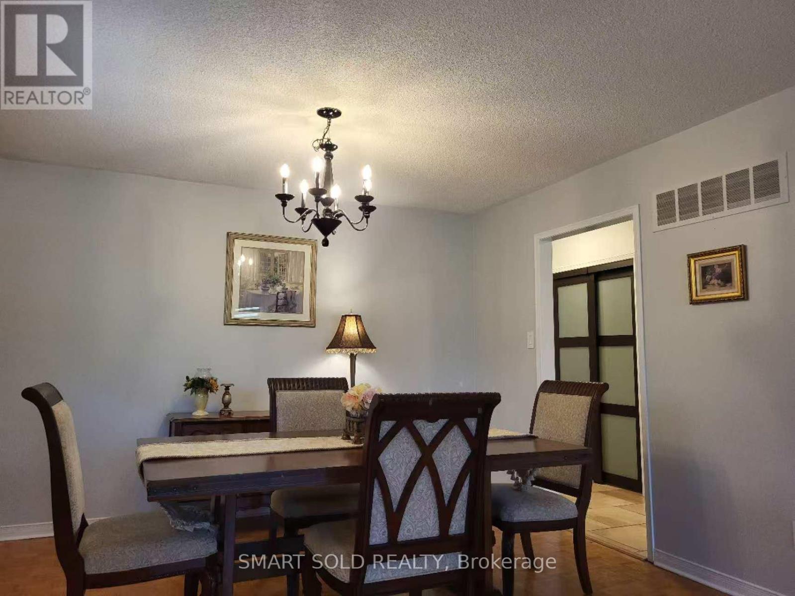 148 Castlehill Road, Vaughan (Maple), Ontario  L6A 1N7 - Photo 6 - N12211473