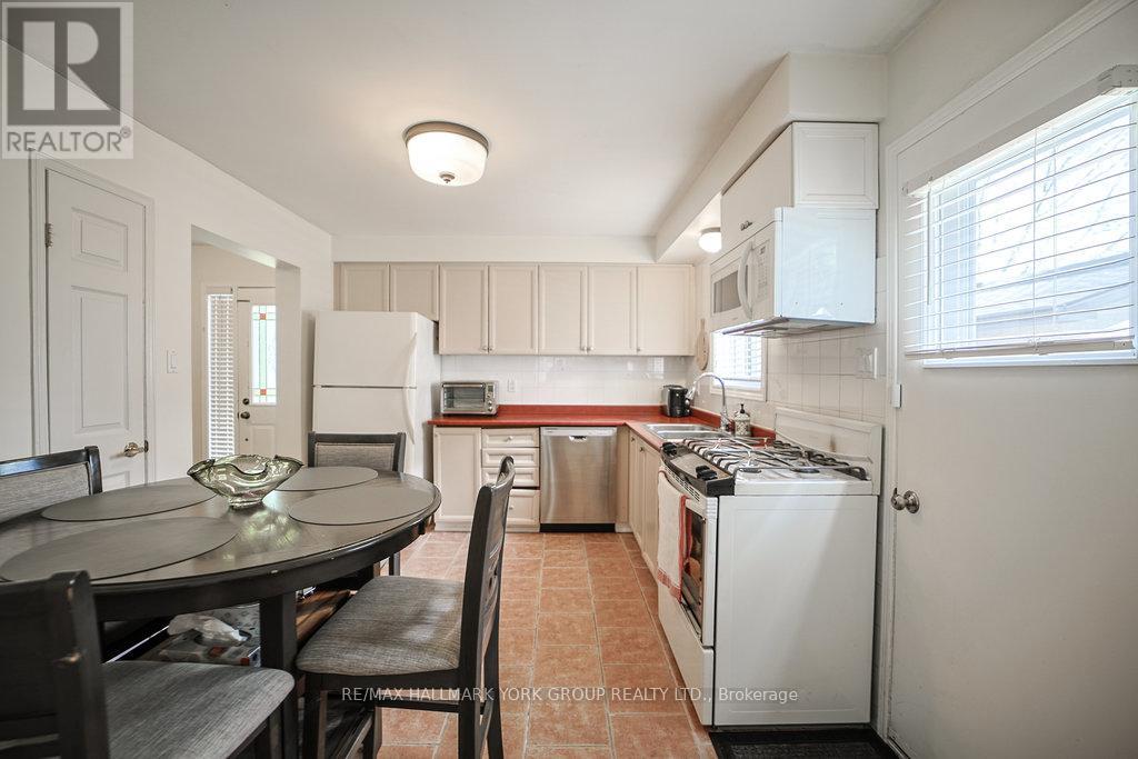 63 Crawford Rose Drive, Aurora (Aurora Heights), Ontario  L4G 4R5 - Photo 16 - N12211483