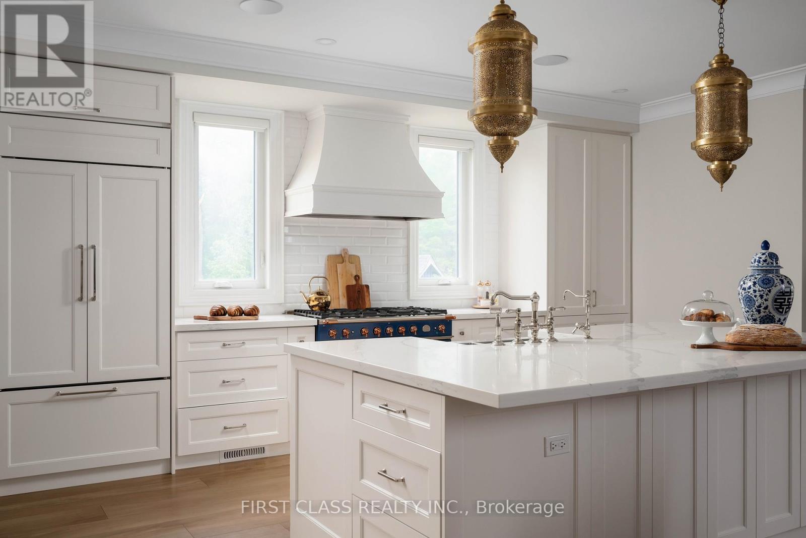 2 Vanvalley Drive, Whitchurch-Stouffville, Ontario  L0H 1G0 - Photo 10 - N12211486