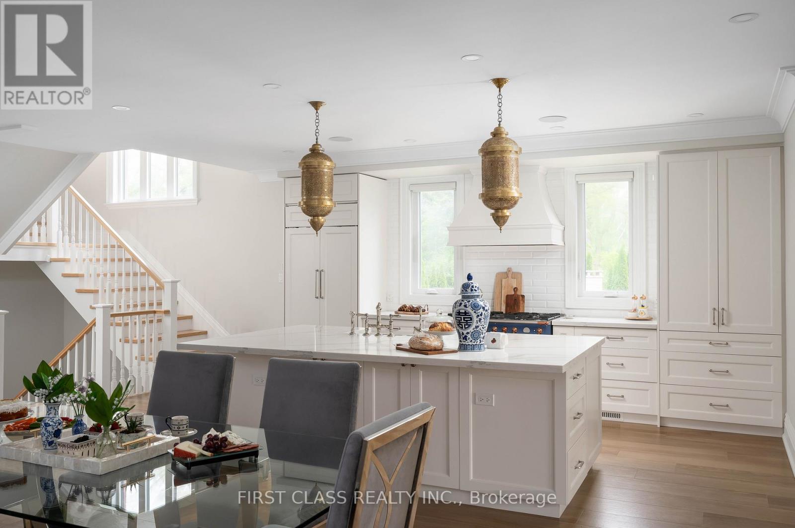 2 Vanvalley Drive, Whitchurch-Stouffville, Ontario  L0H 1G0 - Photo 18 - N12211486