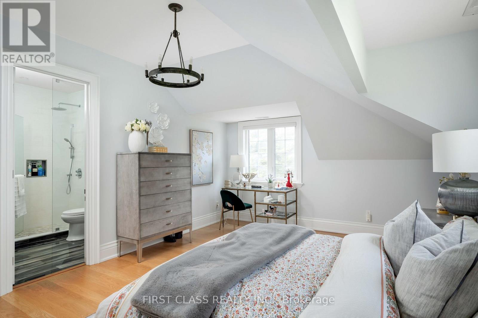2 Vanvalley Drive, Whitchurch-Stouffville, Ontario  L0H 1G0 - Photo 26 - N12211486