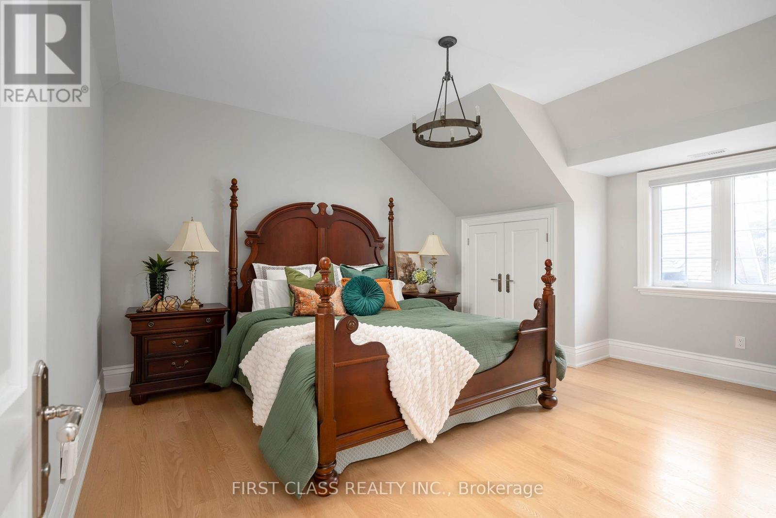 2 Vanvalley Drive, Whitchurch-Stouffville, Ontario  L0H 1G0 - Photo 27 - N12211486